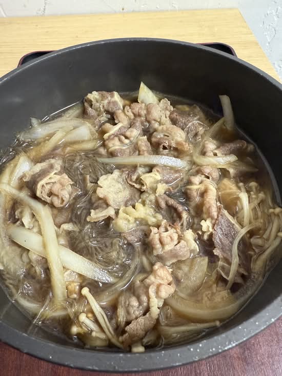 Beef Slices w/ enoki mushroom and glass noodles 肥牛金针粉丝煲